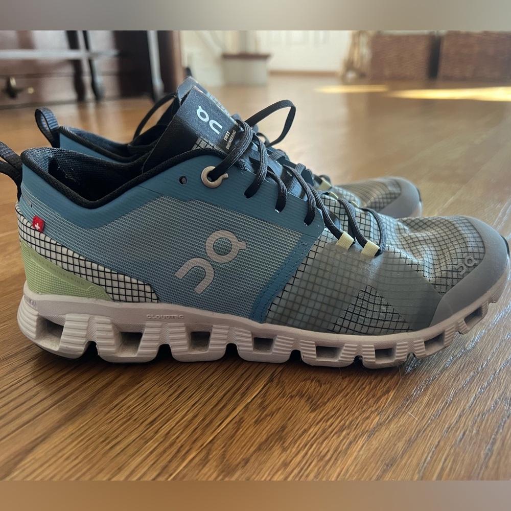 On Cloud X shoe- size 8